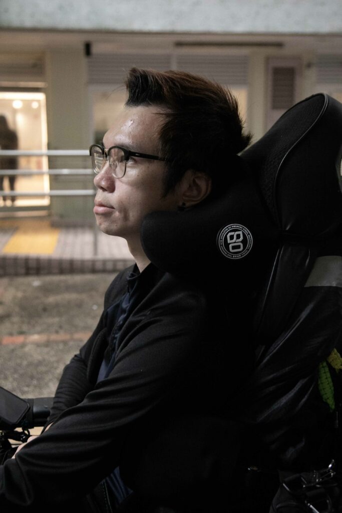 小腦萎縮症患者曾錦源：擁抱青春的同時，能否為有限的生命做決定？ - 誌傳媒 HK FEATURE