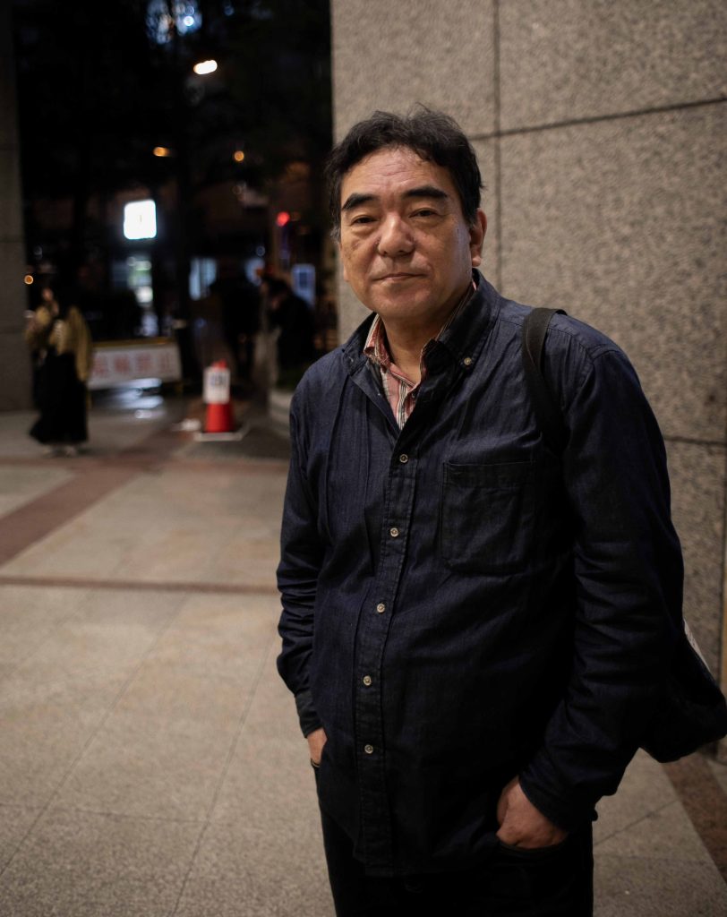 曾多次訪問張國榮的暉峻創三表示，Leslie對媒體的坦誠在中外演藝界是極為罕見。