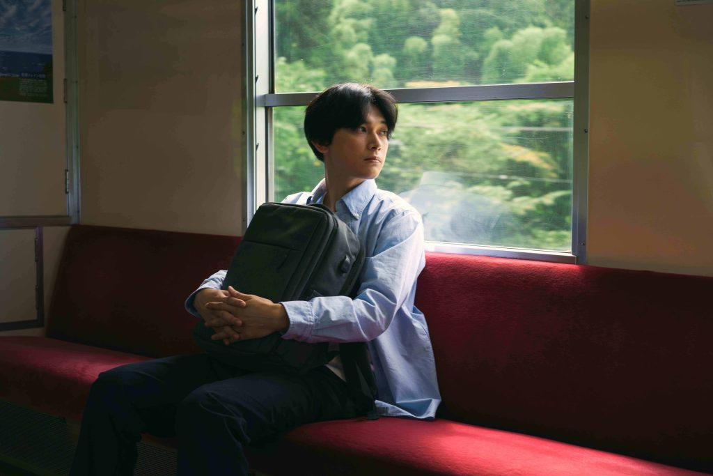 吉澤亮用兩個月時間學手語演出《聽見兩個世界》。