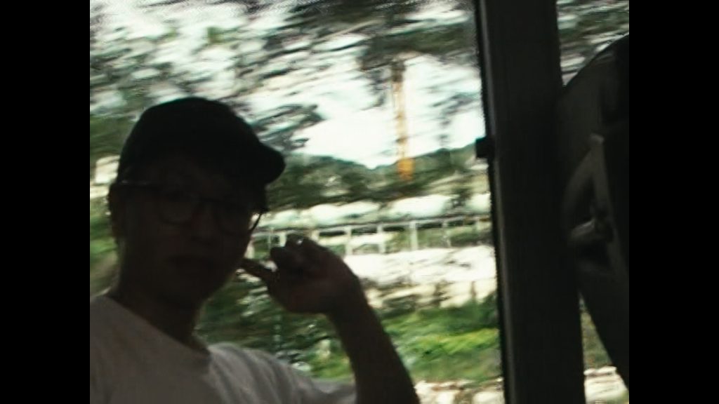 陳淦熙說藝術創作對他來說是一種救贖,挖掘自己內心還有什麼情感的過程。(《離開即景》截圖由「秋分映象」提供)