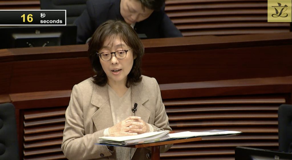 發展局局長甯漢豪稱，下半年改革「招標妥」，但官方負責的批牌及監管制度改革，著墨不多。（立法會影片）