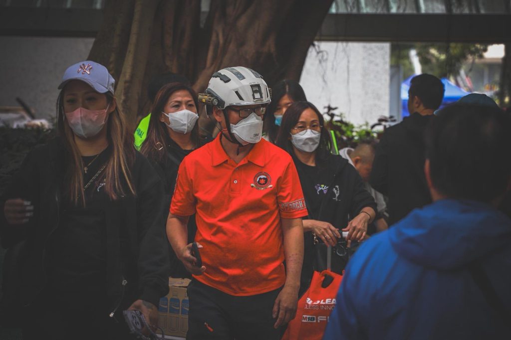 下午4時半到達現場的Anson質疑黃碧嬌到達宏福苑協助的說法。（相片由受訪者提供）