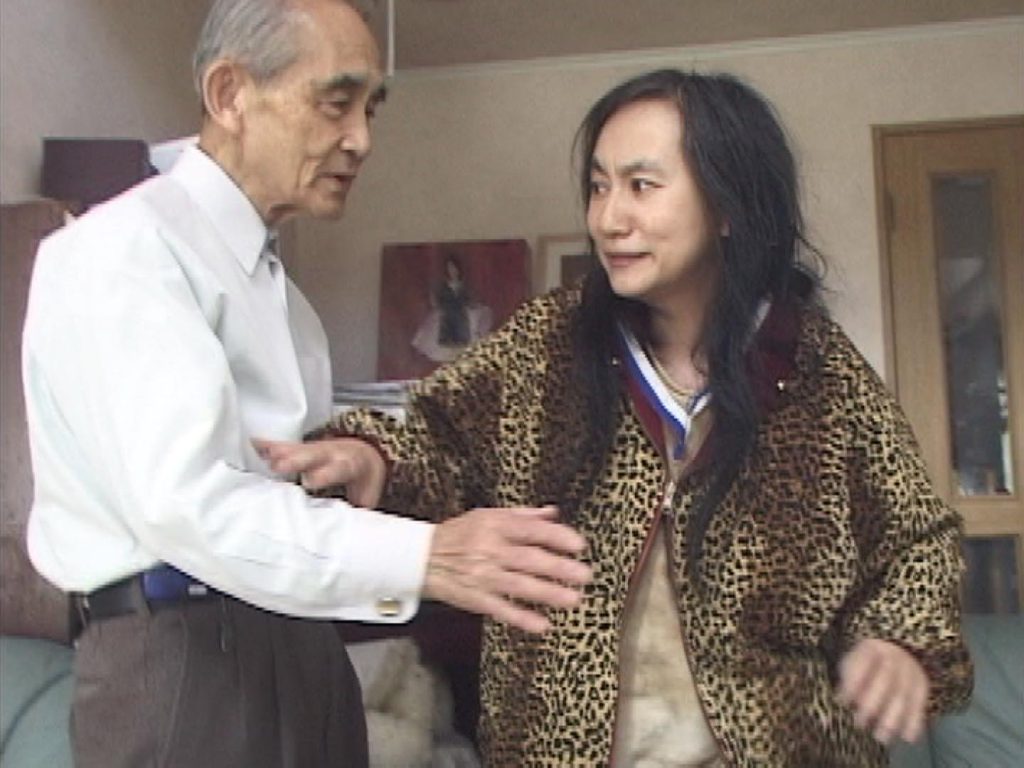 藤野父親曾堅決送女兒入院。(《愛的家鎖》劇照)