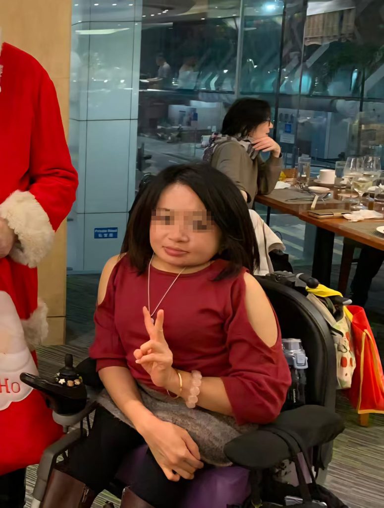 王小姐加入失業大軍，她擔心乘搭巴士無能力付5千元罰款，唯有改乘港鐵。