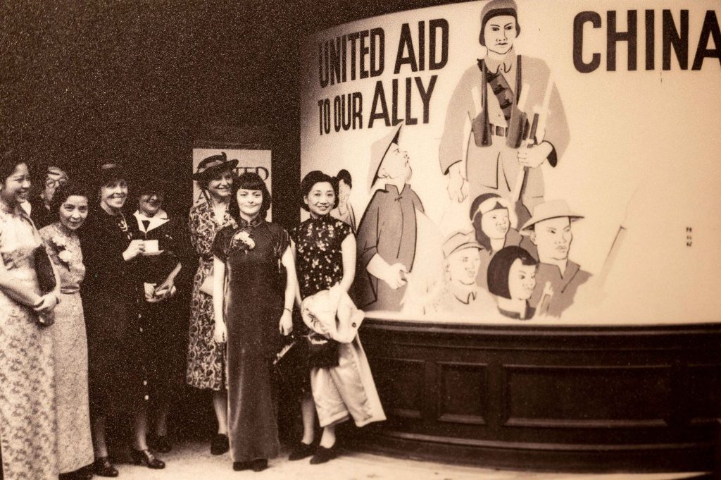 Angus與John在英國帝國戰爭博物館找到一些倫敦集會的相片，可見有集會支持中國抗日。