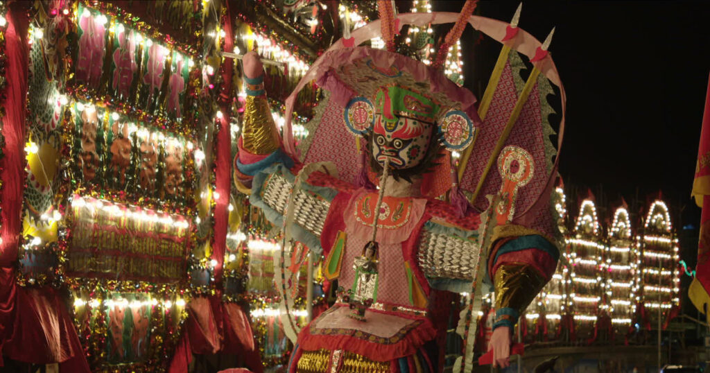 下一代努力傳承清醮習俗，溫家杰表示未必可以做足。（《冬未來》劇照）