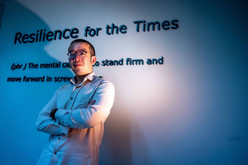 靜觀治療導師陳健欣（Peter）指出，縱使治療強調觸感，但在任何情況亦不能越界。