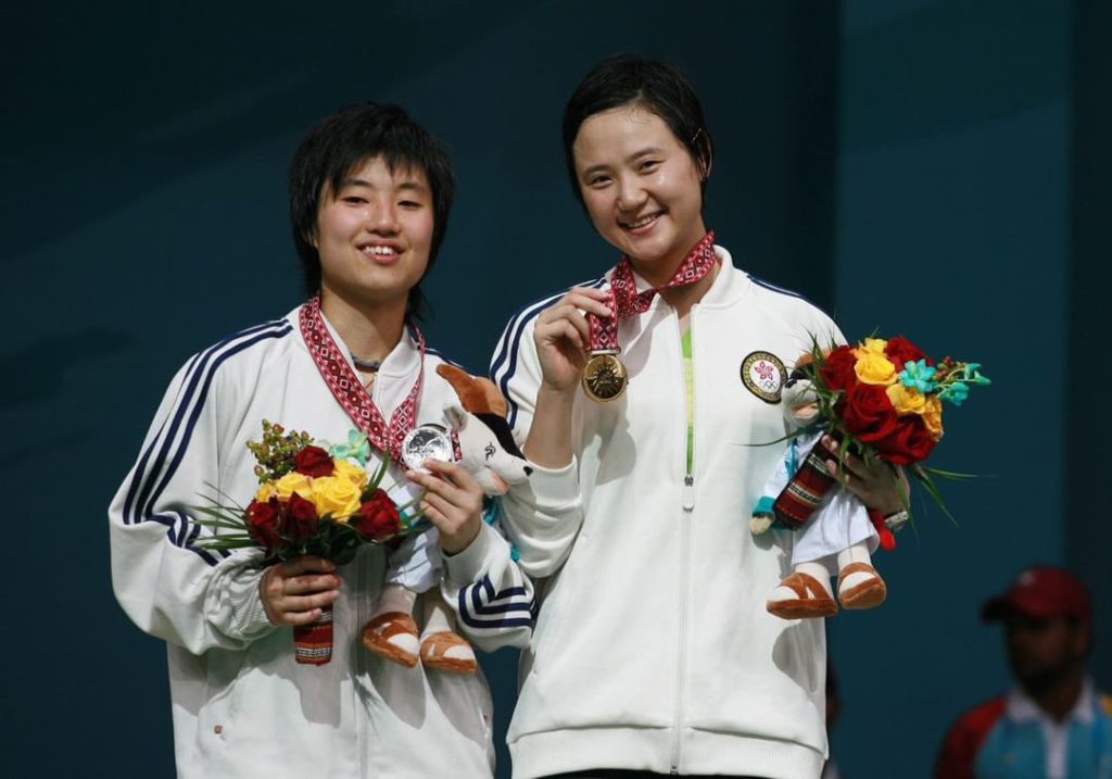 2006年多哈亞運王晨（右）與葉姵延包辦女單金、銀牌。當時葉姵延被視為新一代羽毛球女星。（相片由葉姵延提供）