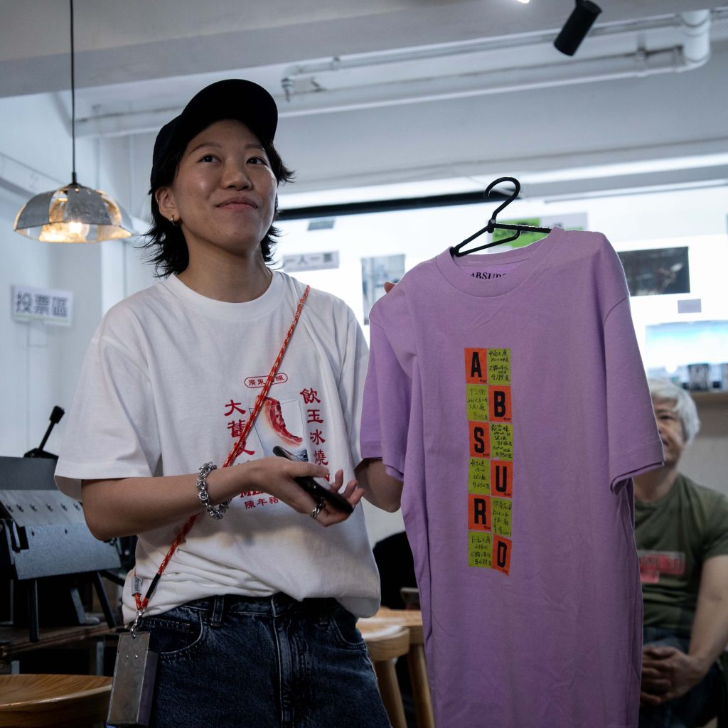 策展人之一Janice創辦 absurd 品牌,推廣香港文化。