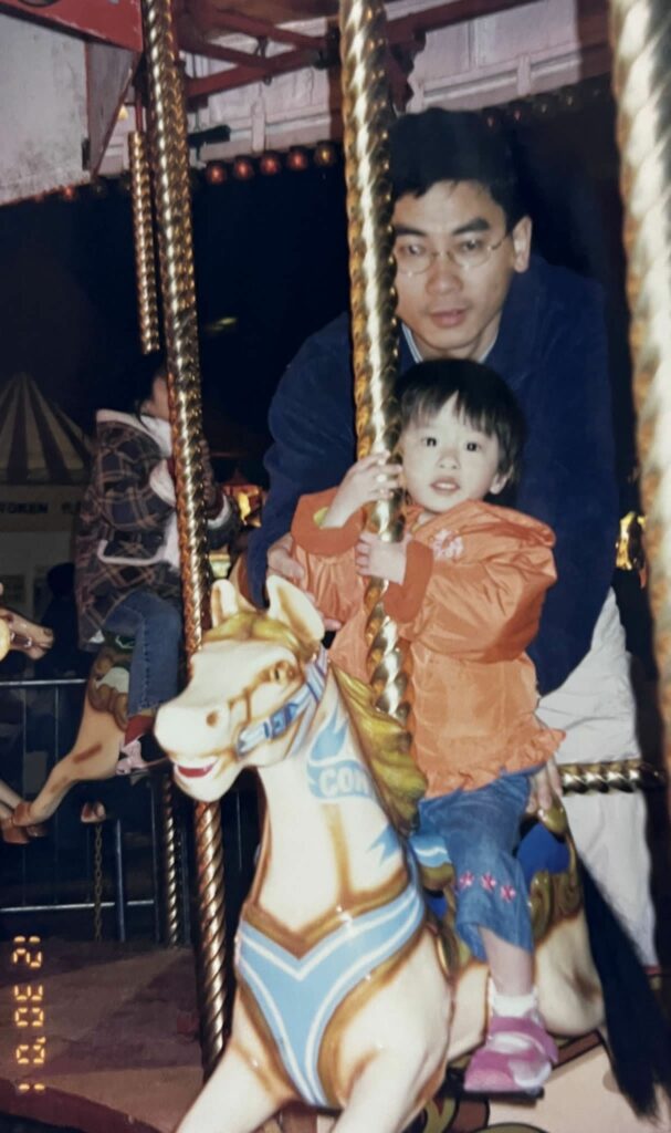 在女兒與妹妹的眼中，鍾志強不善言辭，不會向親人說「愛你」的說話。 