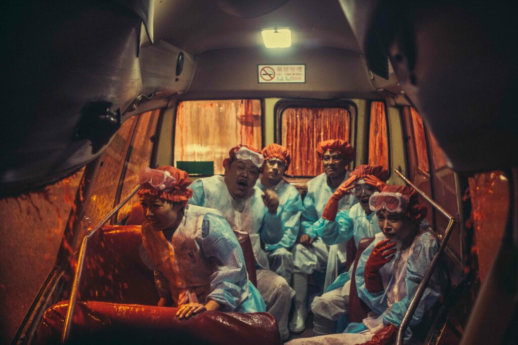 《那夜凌晨，我坐上了旺角開往大埔的紅Van》劇照。（© Golden Scene Company Limited / The Government of the Hong Kong Special Administrative Region 2014 All Rights Reserved）