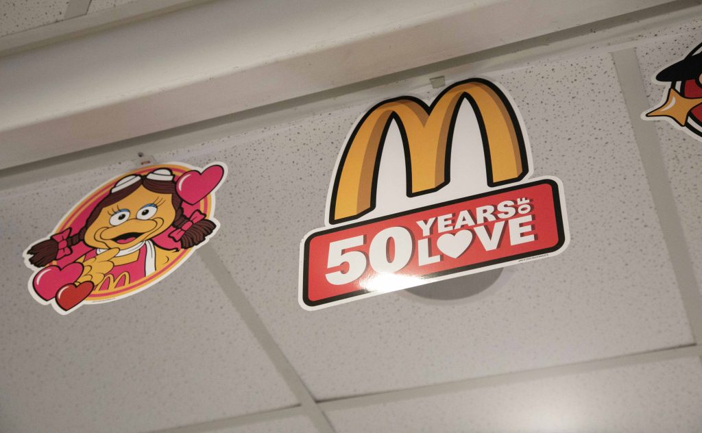 今年是麥當勞50周年，在媒體大肆宣傳的同時，亦爆出員工欺凌事件。