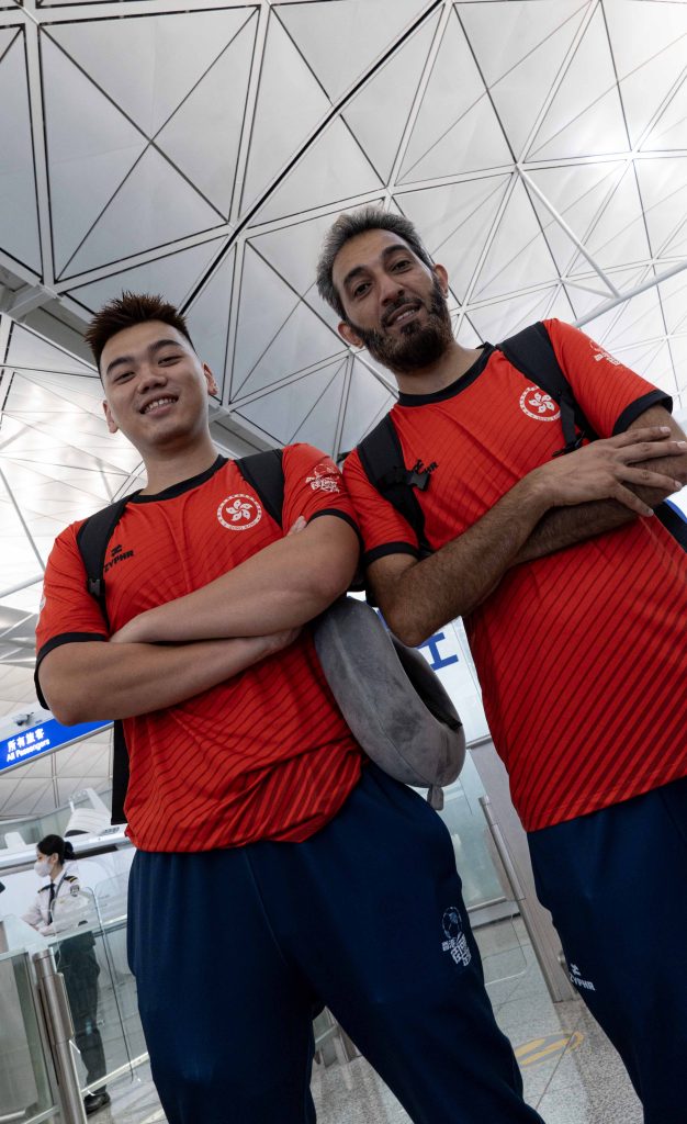 阿狗(左)和阿堅(右)代表香港到奧斯陸出戰第20屆無家者世界盃。（林永聰攝）