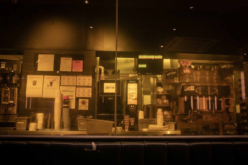 麥當勞向外稱員工與上司之間有溝通機制,但其欺凌個案的處理機制從不公開。