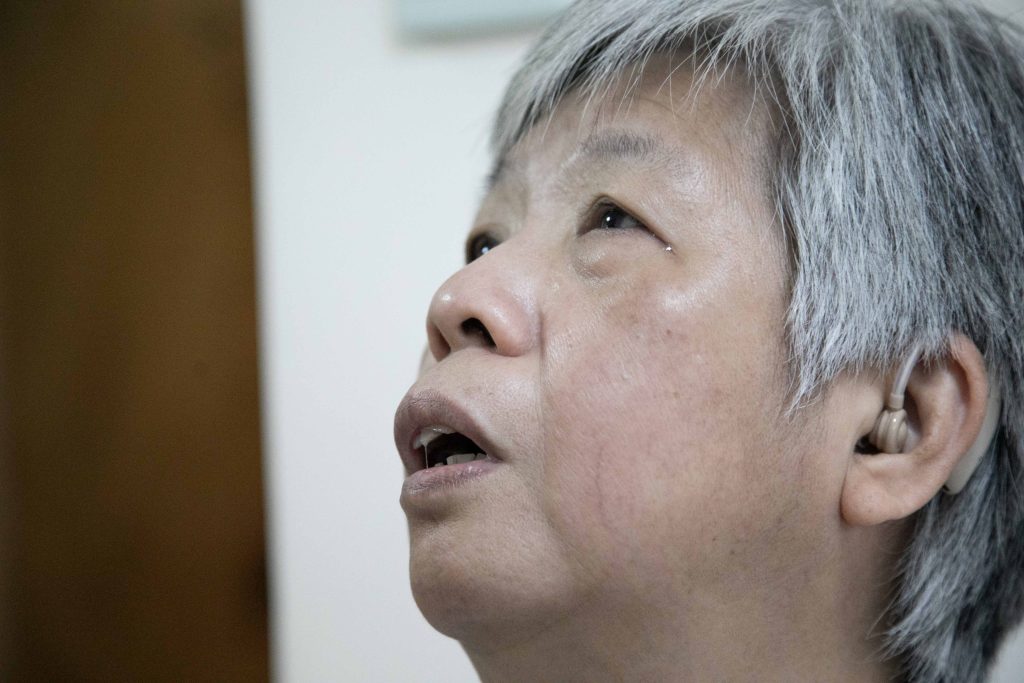 胡媽媽希望為工作過勞的女兒討會公道。（關震海攝）